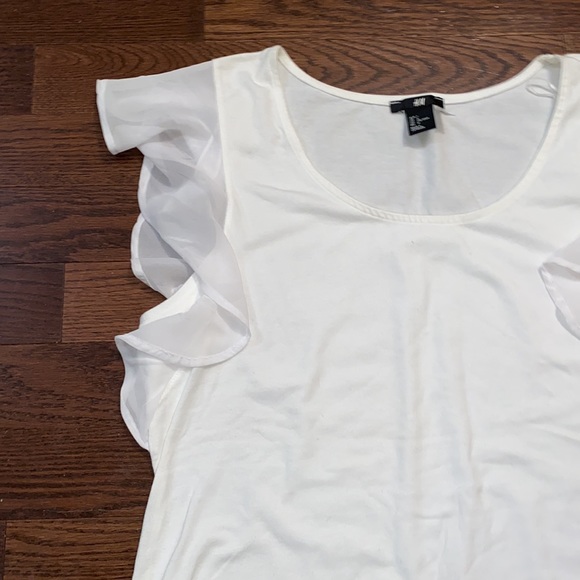 NWOT blouse with ruffle - Picture 3 of 4